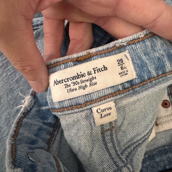 Abercrombie 90s Straight Ultra High Rise Jeans - Picture 3 of 3